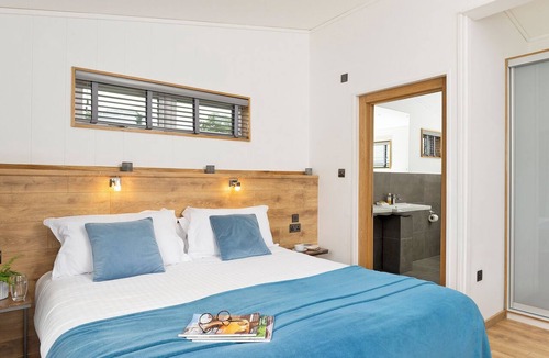 Greenham Ski Chalet | 3 bedroom accommodation in Newbury