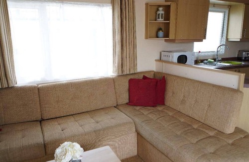 Heacham Ski Chalet | 3 bedroom Caravan pets free linen included