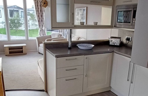 Tattershall Cabin | 3 Bedroom Holiday home Sleeps 8 - Pets - Pool