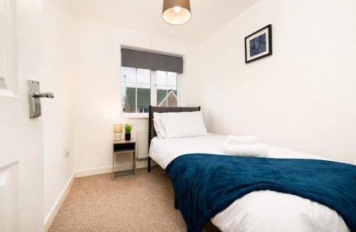Nottingham House | 3-Bedroom Home - Sleeps 6 - Parking - Contractors