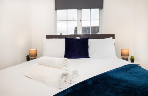 Nottingham House | 3-Bedroom Home - Sleeps 6 - Parking - Contractors