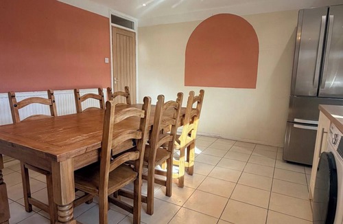 Holbeck House | 3 Bedroom House Sleeps 5 - Private Garden - Pets