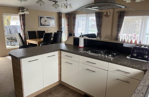 Hunstanton Cabin | 3 bedroom stunning lodge Manor Park linen Inc