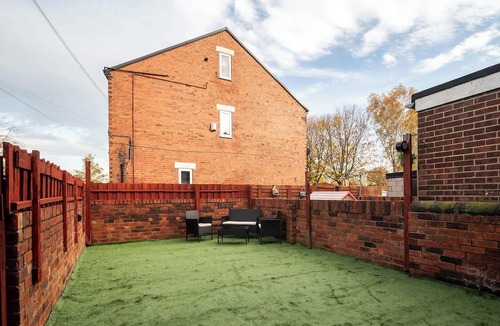 Hemsworth House | 30% OFF | Spacious 4BR House | Private Garden | Sleeps 6|