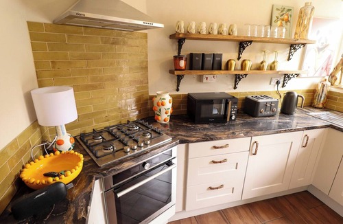 Brigg Cottage | 35 WRAWBY STREET, family friendly, with hot tub in Brigg