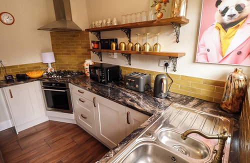 Brigg Cottage | 35 WRAWBY STREET, family friendly, with hot tub in Brigg
