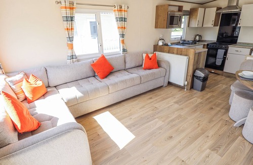 Dogdyke Cottage | 39 LARCH VIEW WITH HOT TUB, family friendly in Tattershall