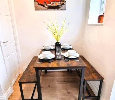 Broadheath House | 3BR House-Apartment-Free Parking-Manchester Airport