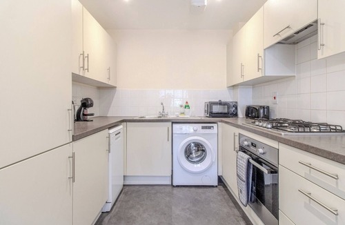 Wootton House | 3CarDrive|9GuestStay|Contractor|Universal