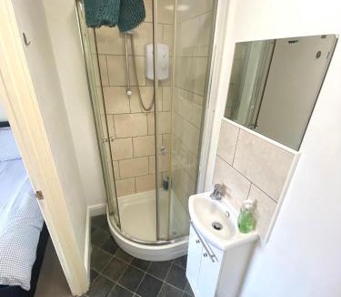 Kettering House | 4-5 Bedroom House For Corporate Stays in Kettering