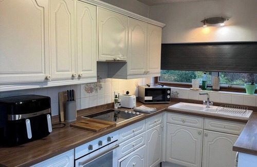 Weston House | 4 BDR House By Eason Stays Short Lets Warwickshire