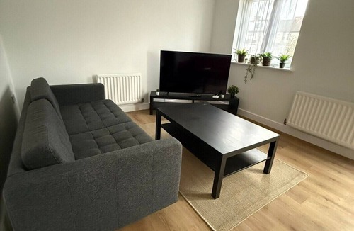 Luton House | 4-Bed Contractor-Friendly House|Long Stays Welcome