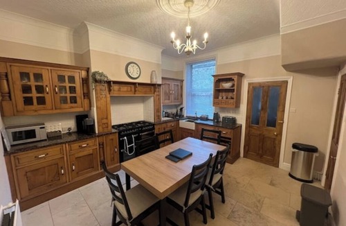 Ilkley House | 4 Bed End Terrace - Sleeps 7