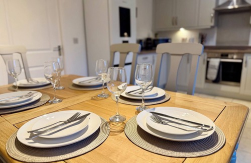 Chorley House | 4 Bed | Free Parking | Fast WiFi | Desk | Pets
