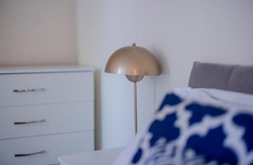 Kettering Apartment | 4-bed house in Kettering for groups and long stays