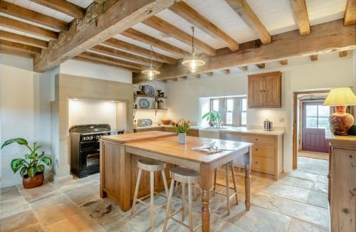 Sutton-in-Craven House | 4 Bed in Cowling oc-h30773
