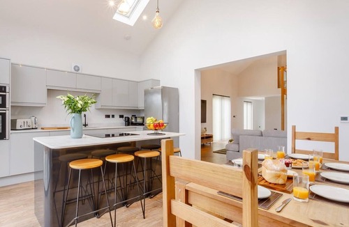 Dunstable Cottage | 4 Bed in Dunstable (oc-93632)