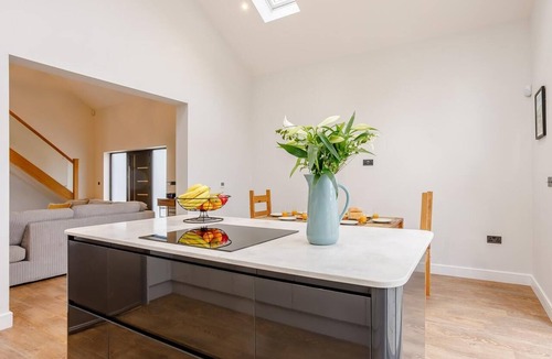 Dunstable Cottage | 4 Bed in Dunstable (oc-93632)