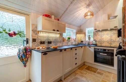 Orston Cottage | 4 Bed in Long Bennington (oc-p29872)