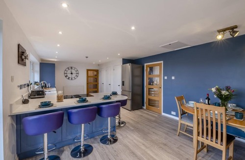 Whitby Cottage | 4 Bed in Raw (oc-c30341)