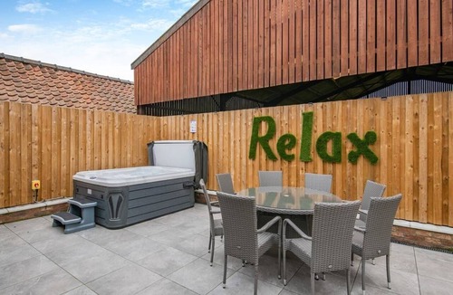 Arnold Cottage | 4 Bed in Skirlaugh (oc-w43303)