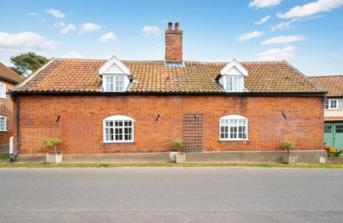 Westleton Cottage | 4 Bed in Westleton (oc-holc)