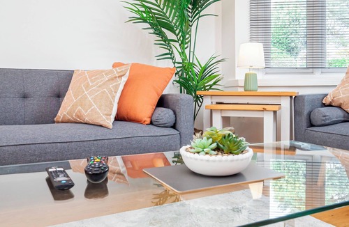 Southampton House | 4-Bed Retreat, Spacious Oasis with Modern Comfort