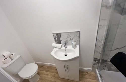Goole House | 4 bedroom 5 double beds 2 bathroom contractor haven