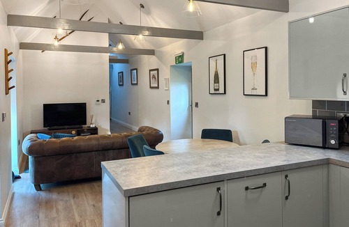 Fotheringhay Cottage | 4 bedroom accommodation in Thornhaugh, near Stamford