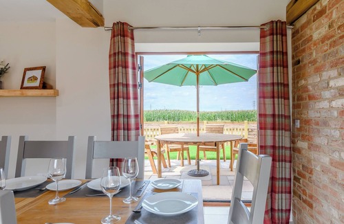 Newark Cottage | 4 bedroom accommodation in East Stoke, near Newark