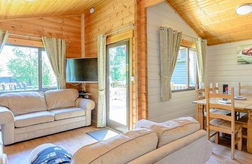 Edwinstowe Cabin | 4 bedroom accommodation in Sherwood Forest, Rufford