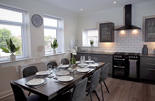 Heworth Apartment | 4 Bedroom Duplex Apartment over 2 floors sleeps 8,