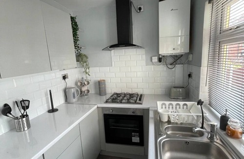 Sheffield House | 4 bedroom house opposite Northern General Hospital