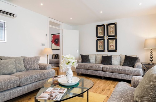 City of Westminster Cottage | 4 Bedroom Villa on Marble Arch
