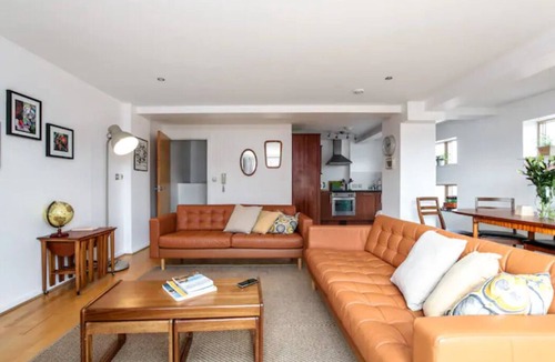 Chinatown Apartment | 4 BEDROOMS-QUIET-SPACIOUS-QUALITY 4 to 8 beds PARKING x 2