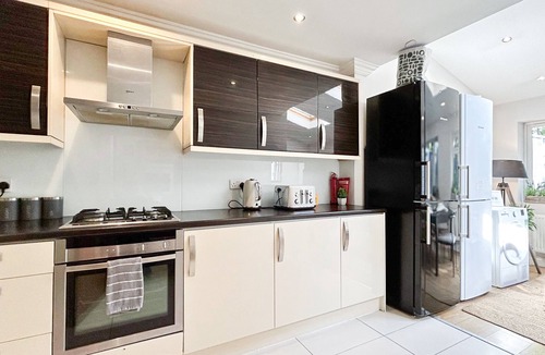 Kilburn House | 4BDR Kilburn Flat near Hampstead Heath, Abbey Road