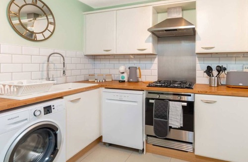 Peterborough House | 4BR House for Groups in Hampton Peterborough