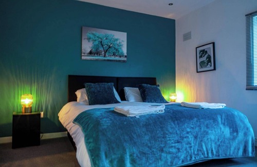 Nottingham House | 4br-sleeps8-privategarden-freeparking