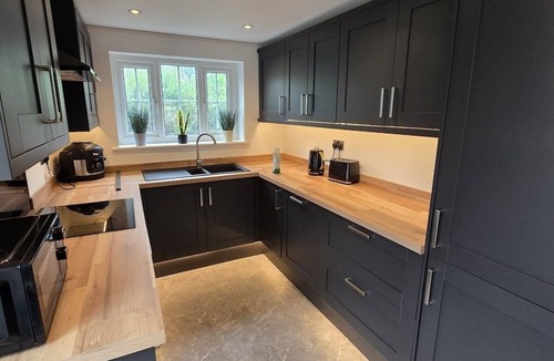 Stainforth House | 5 Bed Cottage | Free Parking