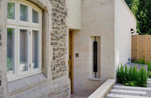 Munster Cottage | 5 Bed House w/Indoor Pool, Sauna & Private Garden - Fulham