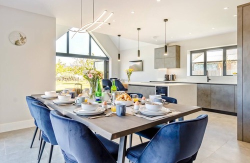 Huntingdon Cottage | 5 Bed in Bluntisham (oc-m40249)