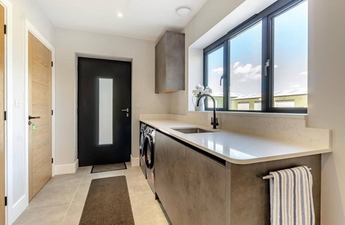 Huntingdon Cottage | 5 Bed in Bluntisham (oc-m40249)