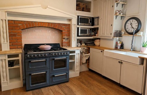 Spilsby Cottage | 5 Bed in Hundleby (oc-o44769)