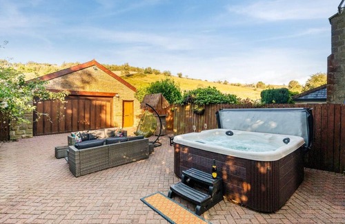 Oxenhope Cottage | 5 Bed in Keighley (oc-88390)