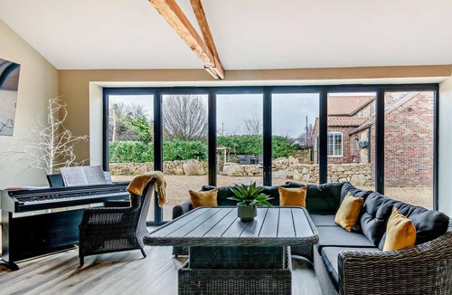 South Milford Cottage | 5 Bed in Leeds (oc-91355)
