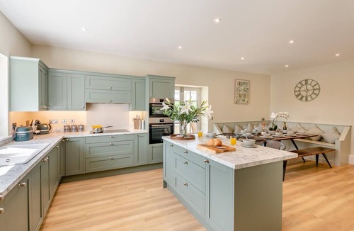 Buckton Cottage | 5 Bed in Rudston (oc-h42714)
