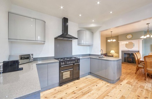 West Cliff Cottage | 5 Bed in Whitby (oc-b30092)