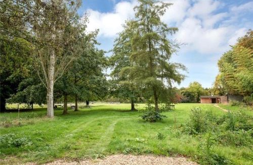 Stamford House | 5 bedroom barn conversion with garden parking near Stamford