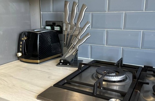 Hull House | 5 bedroom whole house with private Kitchen and Bathroom