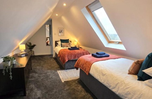 Fishlake Apartment | 5 Bedrooms, Pool Table, Sleeps 10, Contractor Stays, Family Gatherings - Secure Free Parking